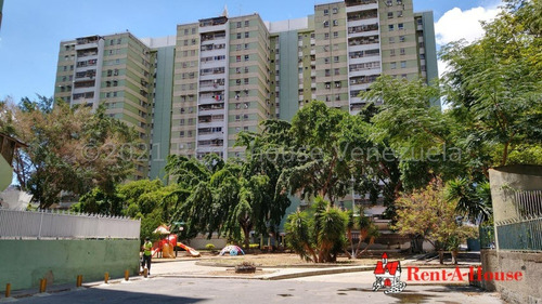 Se Vende Apartamento En El Paraíso, Caracas. 21-24573
