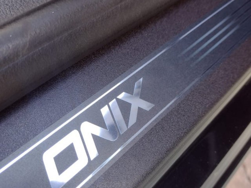 Chevrolet Onix Onix 1.0 MPFI LT 8V FLEX 4P MANUAL