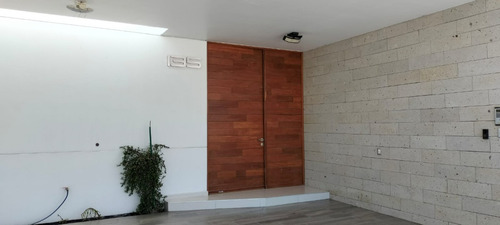 Residencia En Zona Exclusiva Coto Al Norponiente De La Ciudad De Aguascalientes De Un Nivel Y 4 Recamaras Canchas, Alberca Todas Las Amenidades En 610 Mts De Terreno Y 380 Mts De Construcción