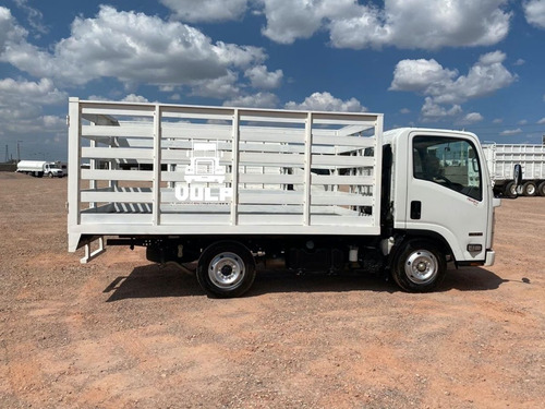 Isuzu Elf 200. Estacas. 2015