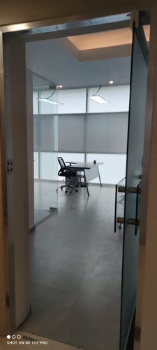 Imagen 2 de 23 de Oficina En Venta Remodelada En C.c Parque Cerro Verde Precio A Consultar