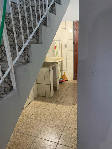 Casa De 3 Cômodos + Lavanderia Compartilhada
