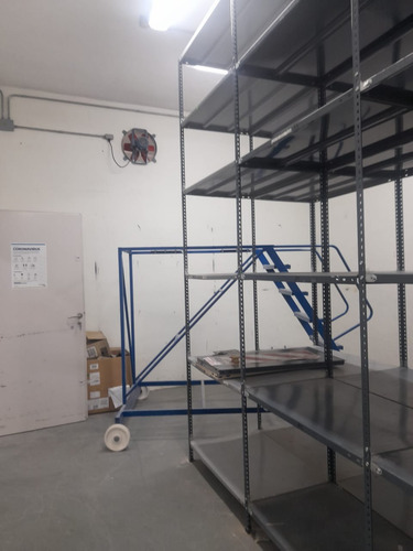 Importante Galpón/depósito Con Oficinas En Castelar Norte