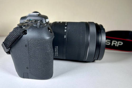 Cámara Canon Eos Rp Y Lente Rf 24-105 Mm En Perfecto Estado Negro