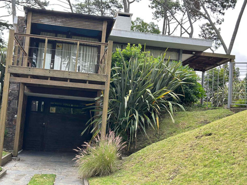 Alquiló Parada 18 De La Mansa En Punta Del Este. Semana De Turismo Y Sin Intermediarios. Cerca De Todo Y En Un Entorno Tranquilo Y Natural. Ideal Para El Descanso La Playa Y La Diversión.