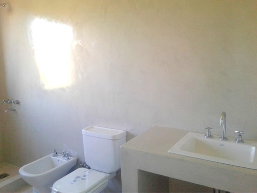 Casa En Venta En El Canton Con 3 Dormitorios. Con Renta