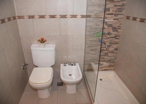 Imagen 18 de 23 de Departamento En 2 Plantas - 4 Ambientes - Impecable - Castel