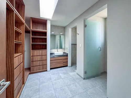 Casa En Venta En Metepec A Un Costado Del Parque Bicentenario Con Diseño Moderno