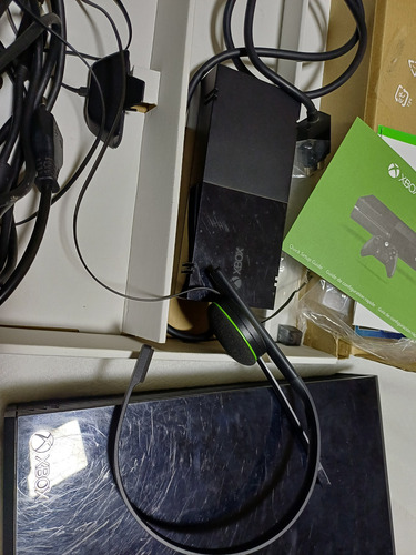 Xbox One + Kinect - Assassin's Unity Usado Excelente Estado (Usado)