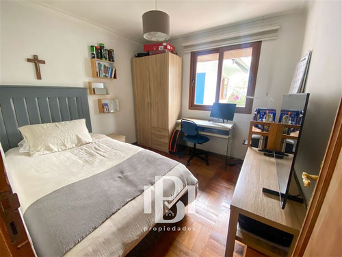 Casa En Venta De 4 Dorm. En Las Condes