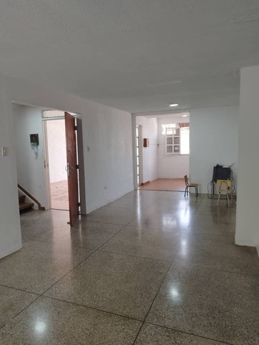 Vera Casa Inmobiliaria Vende Casa En La Urb La Esmeralda San Diego L/firma W