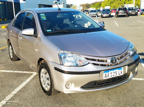 Imagen 5 de 15 de Toyota Etios 2016 1.5 Sedan Xs