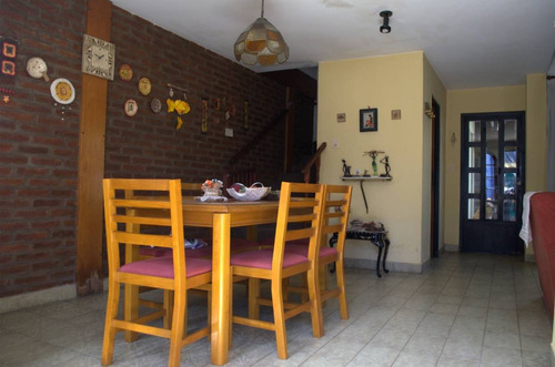 70 E 8 Y 9. Casa 4 Dormitorios Mas Departamento Indepte. Qui