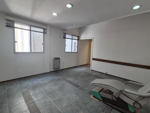 Amplio, 4 Habitaciones, 2 Baños. Garage. Impecable. Para Empresa