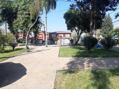 Casa En Venta Frente A Plaza, Villa Las Flores, Maipú