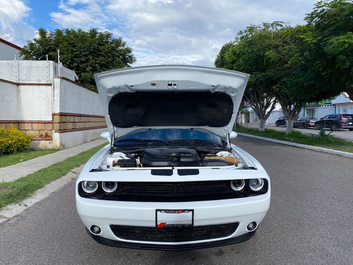 Imagen 12 de 14 de Dodge Challenger 2017 3.7 3.6 Dual Stripes At