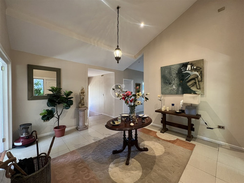 Casa En Venta De 5 Dorm. En Lo Barnechea