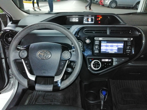 Imagen 7 de 14 de Toyota Prius C Hybrid 2020