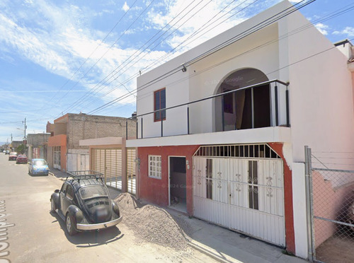 Casa De Dos Niveles En Jacarandas, Tepic, Nayarit