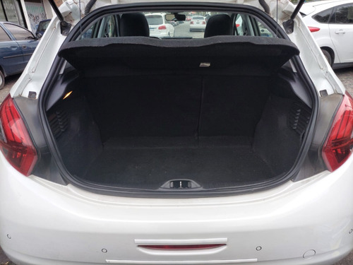 Imagen 14 de 17 de Peugeot 208 Feline 1.6 Mt 5 Ptas. / Nafta / 2016