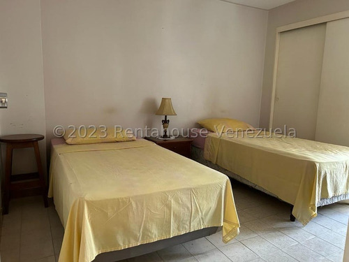 Comodo Y Amplio Apartamento En Venta En El Marques Smb 24-12752 Yy