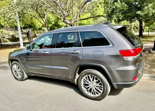 Jeep Grand Cherokee 5.7 Limited Lujo 4x4 At