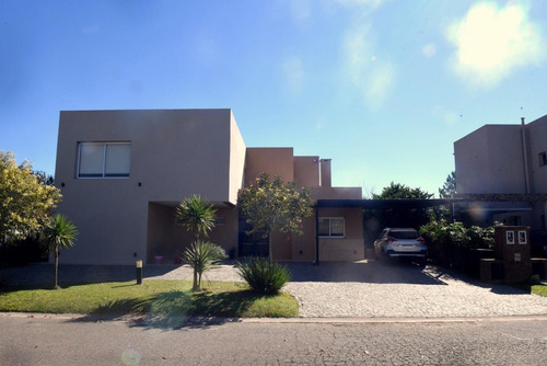 Venta Casa De 5 Ambientes En Barrio La Montura Pilar