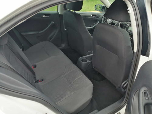 Imagen 12 de 15 de Volkswagen Jetta 2013 2.5 Style 5vel Mt