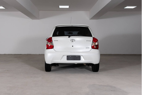Imagen 5 de 18 de Toyota 2015 Etios 1.5 5 Ptas Xs