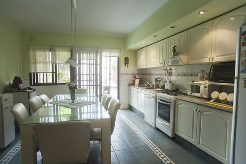 Venta De Casa 6 Amb C/jardín Pileta, 2 Cocheras En Caballito