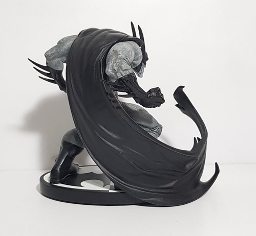 Batman Black And White (limited Edition Statue) - Dc Direct (Usado)