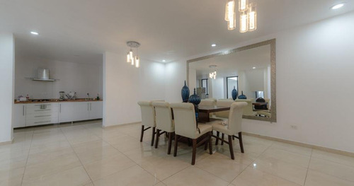 Exclusiva Residencia En Condominio Cerrada De La Fe, Aguascalientes