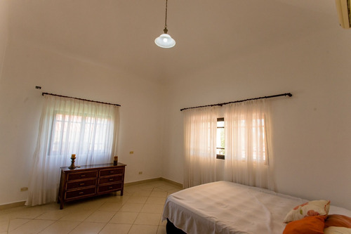 Vendo Magnífica Villa En Metro Country Club, Una Mansión De Lujo En Juan Dolió, República Dominicana