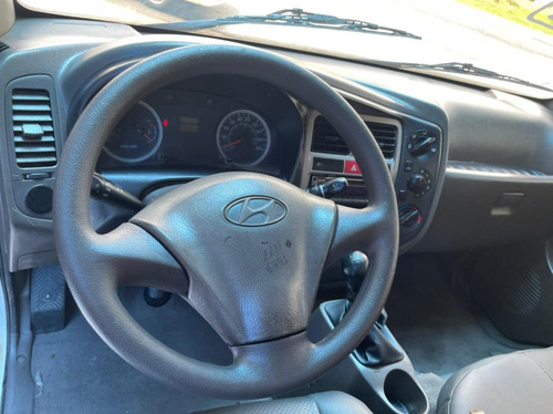 Hyundai Hr 2.5 Ano 2011 / 2012 Bau Com Avanço Carga Seca