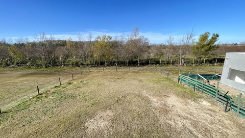 Casa En Naudir En Venta - A Estrenar - Lote Con Fondo Al Verde