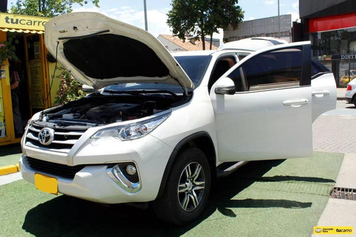 Toyota Fortuner 2.4 Sw4