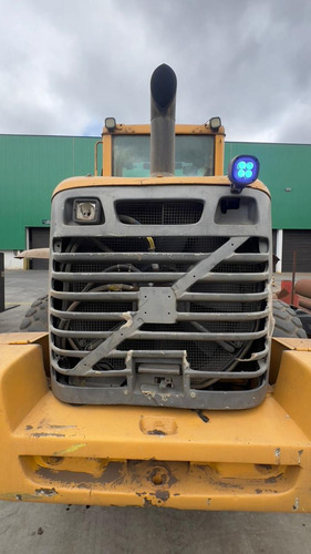 Pá Carregadeira Volvo L90e Com Engate Rápido