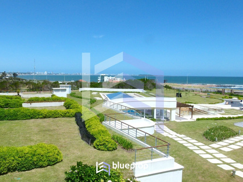 Imagen 7 de 14 de Apartamento Para La Venta Frente A Playa Mansa En Punta Del Este. 4 Dormitorios.