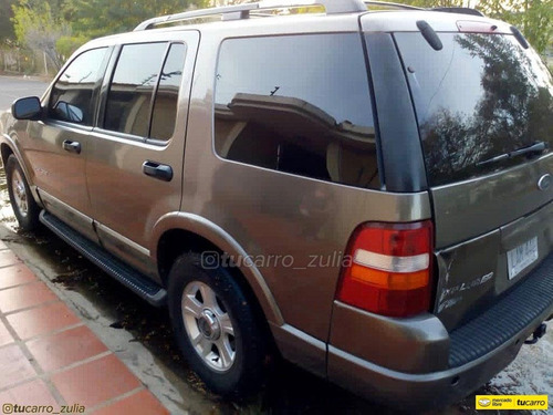 Ford Explorer .