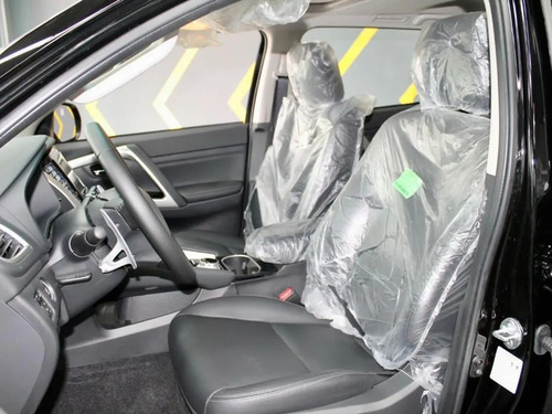 Imagen 2 de 3 de Mitsubishi Montero Sport