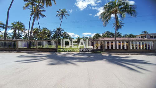 Ideal Vende Terreno En Playa Norte Chichiriviche De 2.565 M2 Con Excelente Ubicación Frente Al Mar.