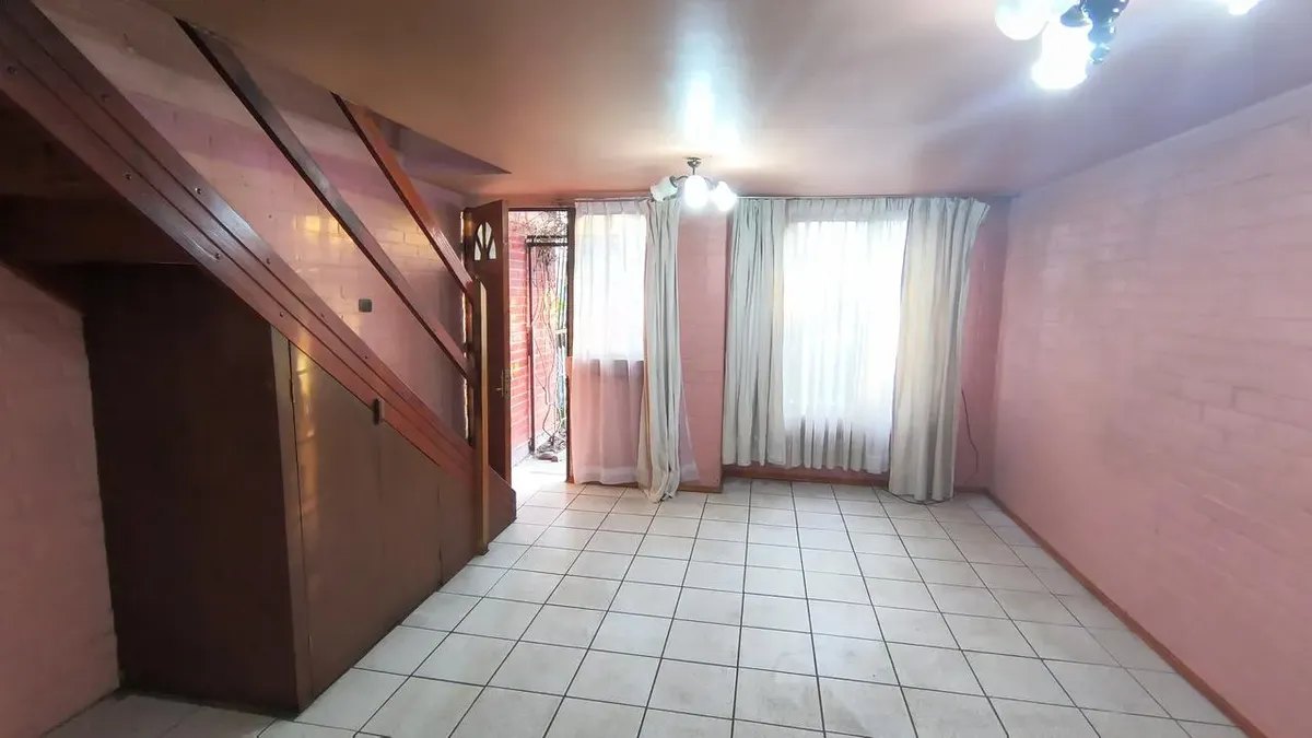 Imagen 1 de 16 de Venta Casa En Avenida Ramon Venegas, 3 Dormitorios