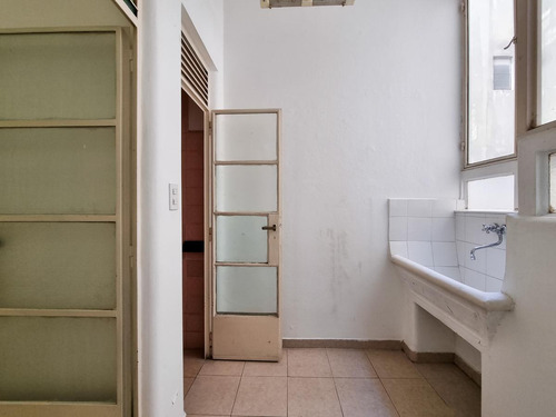 Departamento 4 Ambientes En Barrio Norte. 2 Baños Y Toilette. Contrafrente