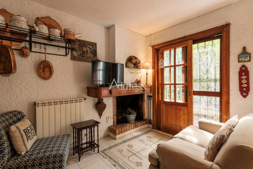 Espectacular Casa Con Excelentes Metrajes Y Muy Bien Ubicada- Ref: 3298