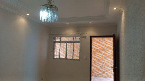 Casa Grande E Espaçosa Com Terraço E Churrasqueira Com Ótima Localização