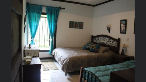 Casa En Venta De 6 Dorm. En Olmué