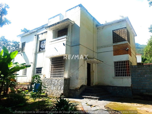 Casa Con Terreno En La Florida Avenida Los Chaguaramos