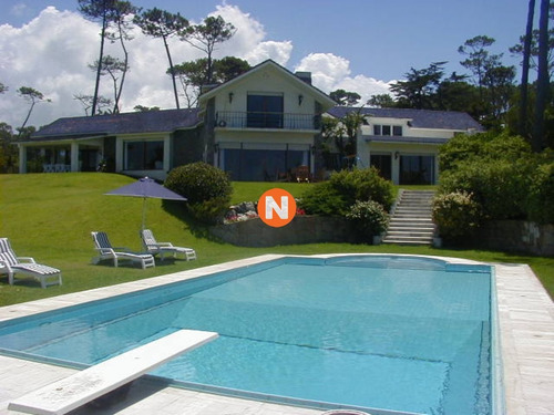 Casa En Venta Y Alquiler, Pinares, Punta Del Este, 5 Dormitorios.- Ref: 205047