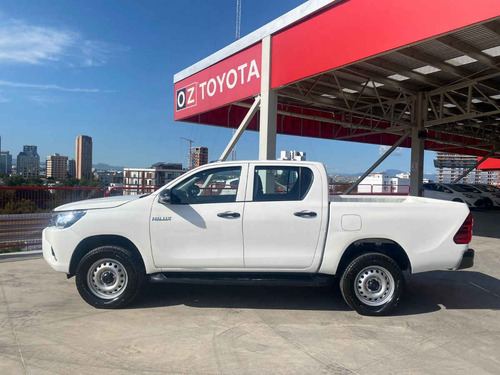 Imagen 2 de 13 de Toyota Hilux 2018 4p Doble Cabina Base L4/2.7 Man