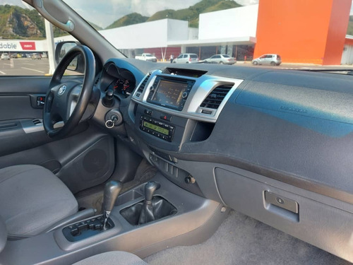 Imagen 8 de 17 de Toyota Hilux Kavak